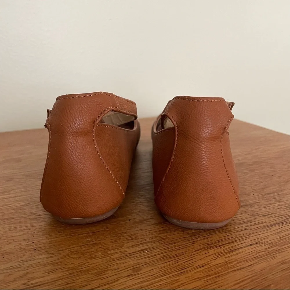Hanna Andersson Kids Shoes in Tan and Gold
